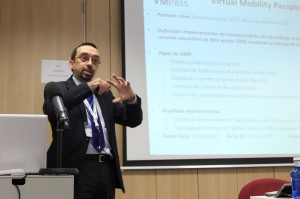 Daniel Burgos explica uno de los proyectos de investigación de UNIR Research