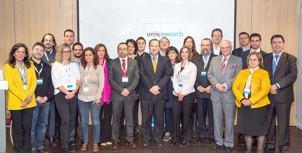 Foto de equipo durante la reunión con los Directores de los Grupos de Investigación 2015-2016